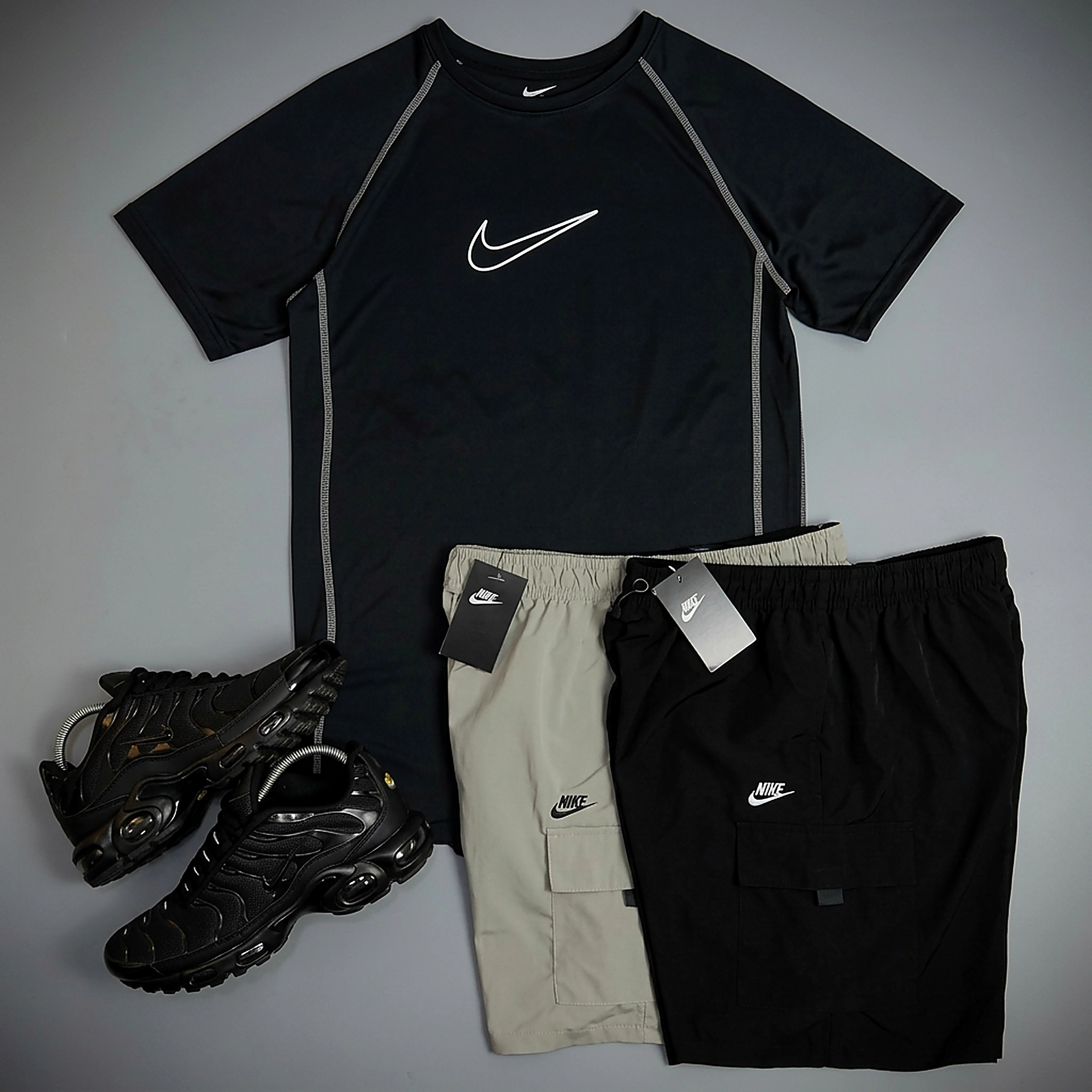 Kit Nike com camiseta dry, bermuda e tênis